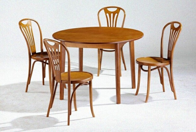 Stół drewniany Rondo i krzesła gięte z Radomska AG-8139